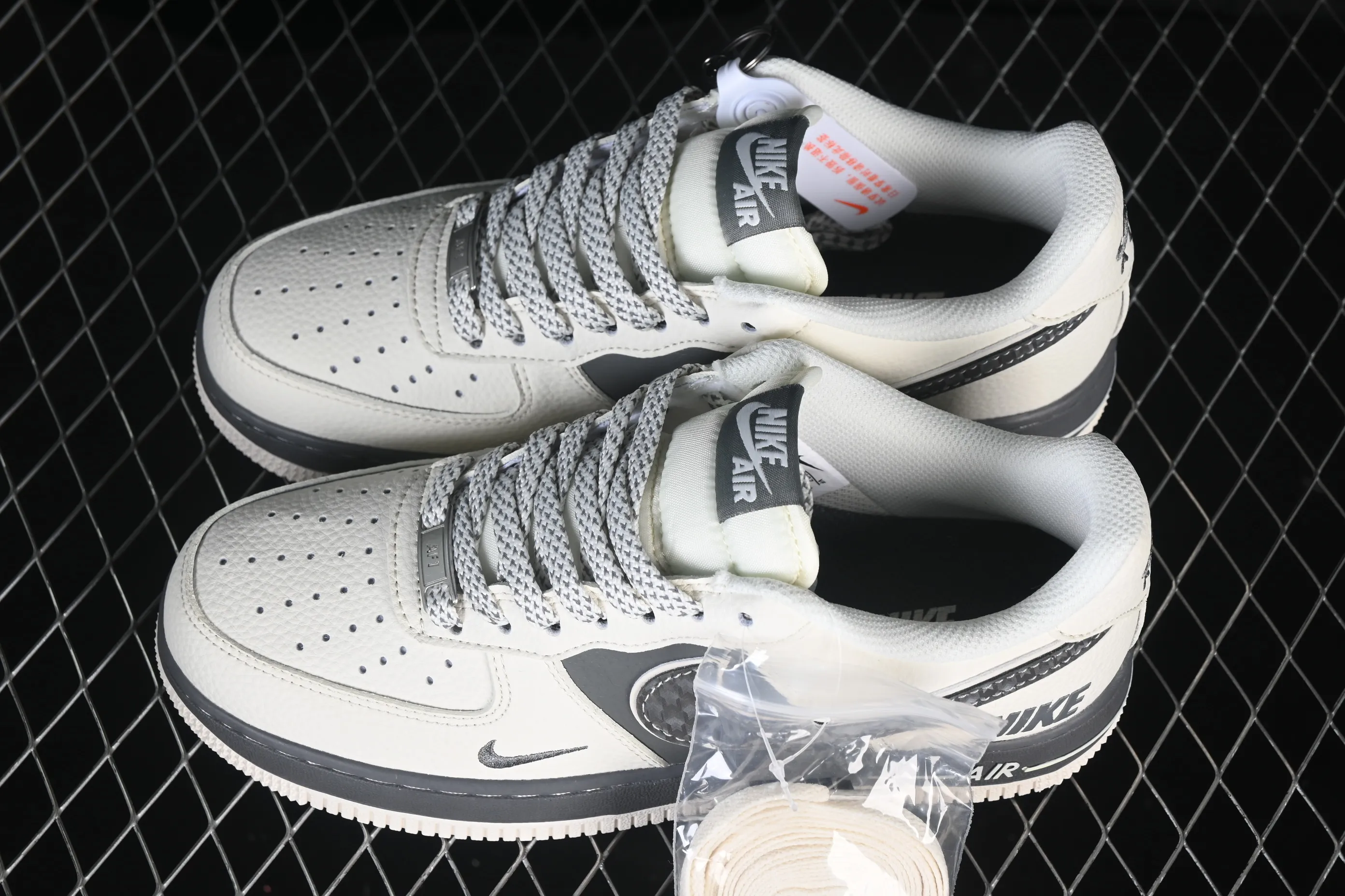 All categories Nk Air Force 1 Air Force series Nk Air Force 1 Low Air Force low-top Nike Air Force 1'07 Low off-white and dark gray Air Force 1 low-top casual sneakers SM6668-107
